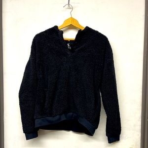 Woman’s size M lukka lux soft fuzzy pullover sweater